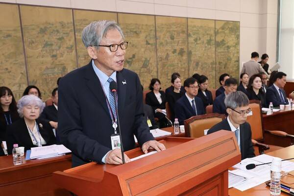 업무 보고하는 유홍준 국립중앙박물관장. 연합뉴스