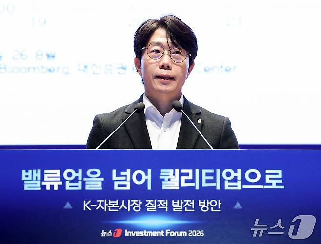 문남중 대신증권 리서치센터 수석연구위원이 21일 서울 여의도 한국거래소에서 열린 2026 뉴스1 투자포럼(NIF)에서 'BIG 투자 트렌드-주식, AI, 반도체, 로봇'을 주제로 발표를 하고 있다. 2026.10.21 ⓒ 뉴스1 최지환 기자