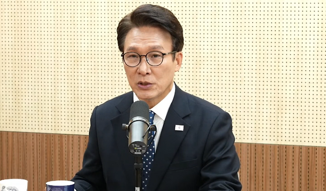 김민석 대표가 오늘(21일) 민주당TV 방송에서 발언하고 있다. (민주당TV)
