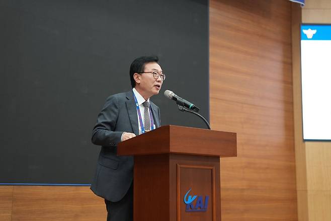 송호철 KAI 생산운영부문장 부사장이 21일 경남 사천시에서 열린 K-TCG 행사에서 발표를 하고 있다. ⓒKAI