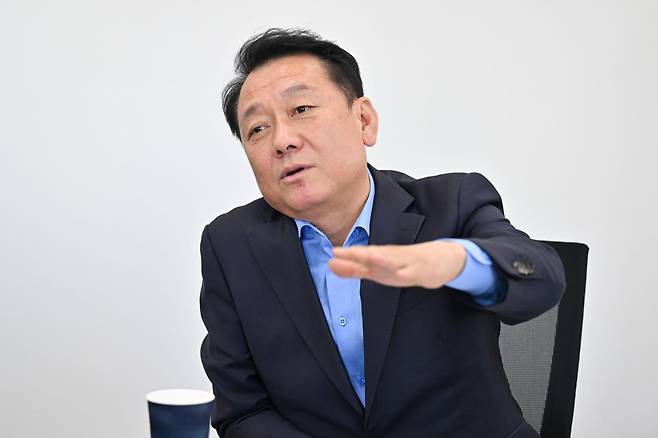 이광재 의원이 19일 서울 영등포구 국회의사당 예결위원장실 집무실에서 본보와 인터뷰를 하고 있다. 박수본 인턴기자