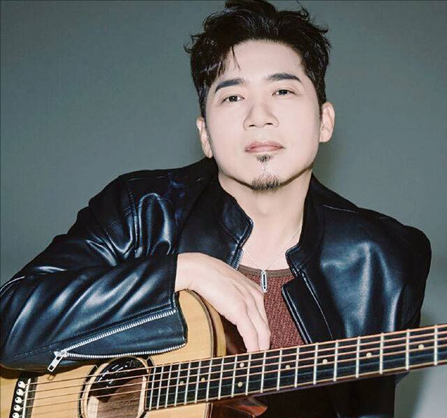 김조한의 이름 앞엔 대중으로부터 받은 다양한 수식어가 붙는다. 그러나 최근 인터뷰로 만난 김조한은 모든 수식어의 바탕에 크리스천이라는 정체성이 있다고 말한다. 소울패밀리프로덕션 제공