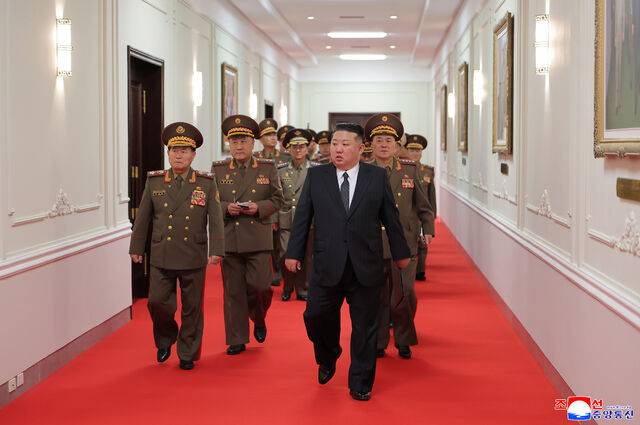 조선중앙통신에 따르면 김정은 북한 국무위원장은 지난 22~23일 평양에서 조선인민군 제3차 중대장 대회를 주재하고 ‘새 시대 강군건설과 중대장들의 임무’에 대해 연설했다. 연합뉴스