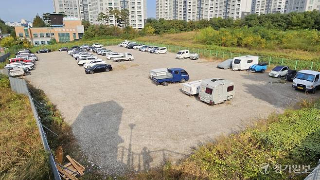 22일 오후 인천 남동구 논현동 580의3. 당초 학교가 들어서기로 했던 부지지만 16년째 공터로 남아있다. 박기웅기자